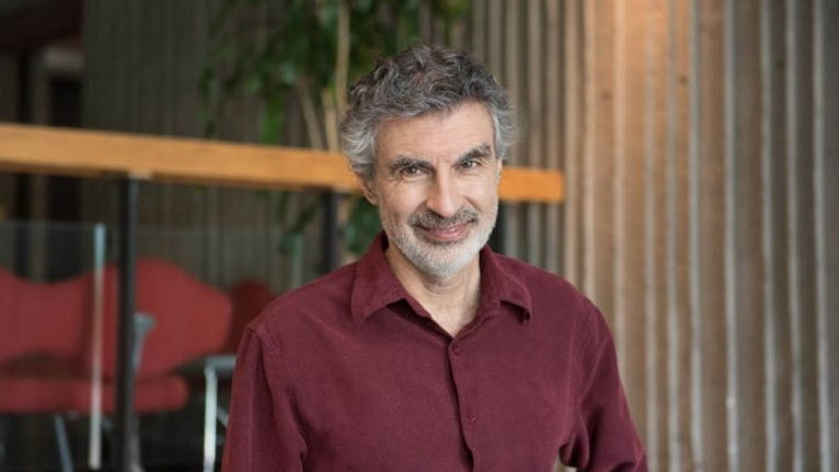 Yoshua Bengio
